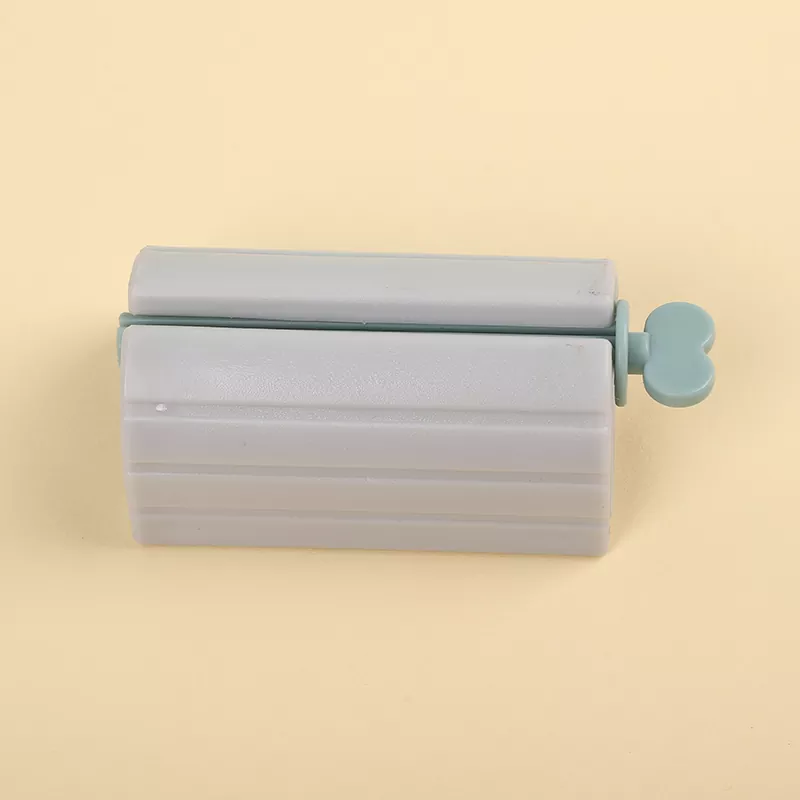 Manual Ketchup Packet Roller Squeezer